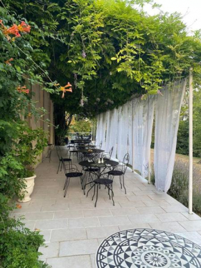 Manoir enchanteur à Pech-Luna avec piscine privée et cheminée